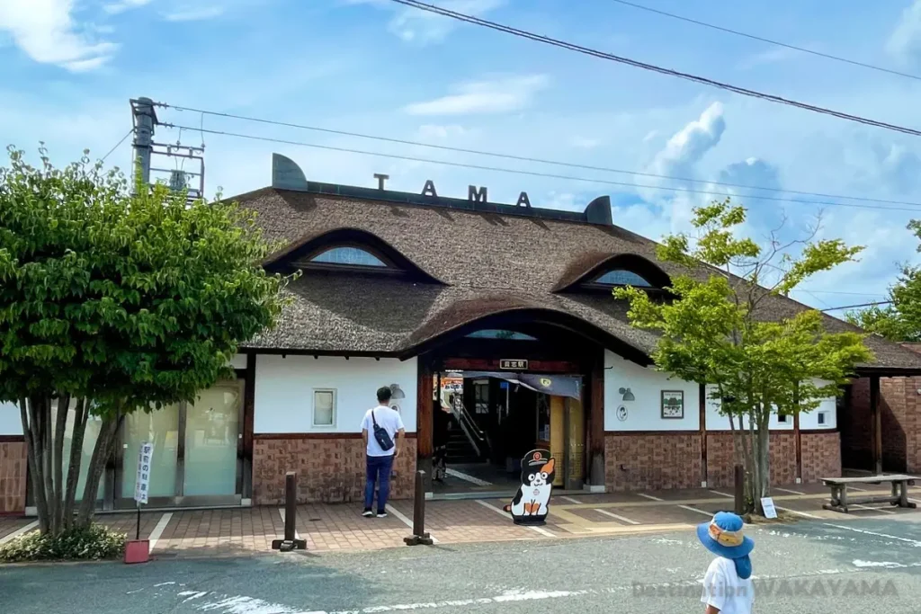 Kishi Station, with its Tama-themed station building