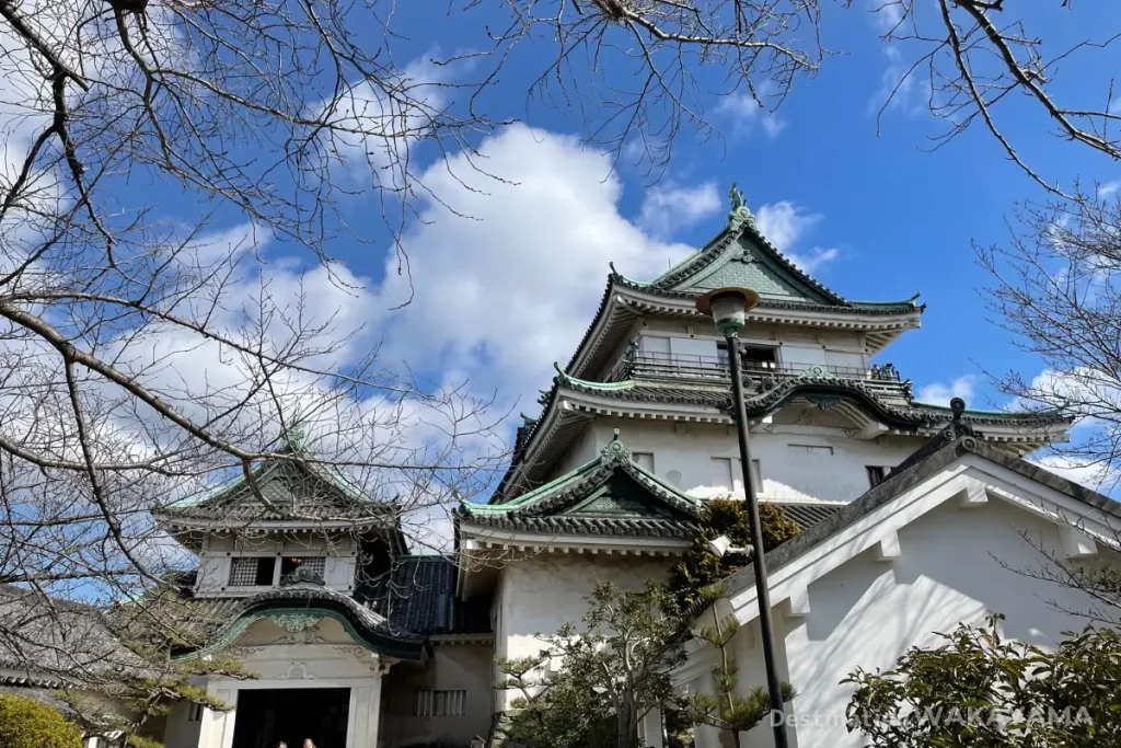 天守曲輪から撮影した和歌山城天守閣