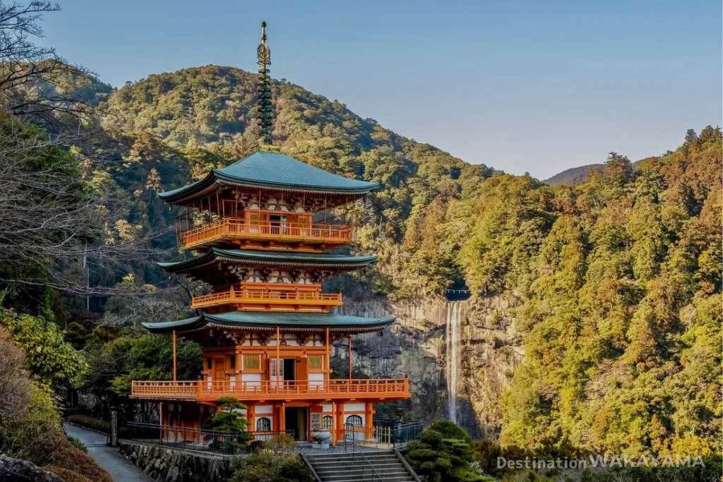 青岸渡寺の三重塔と那智の滝は最高のフォトスポット