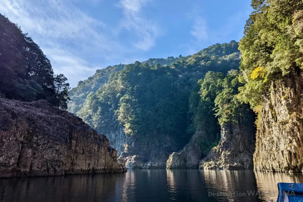和歌山と奈良の間を流れる十津川を下る瀞峡（どろきょう）クルージング