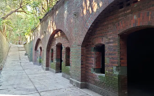 友島第四砲台遺址