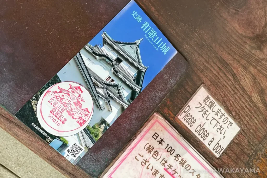 和歌山城的紀念章和宣傳手冊